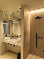 International Hotel & Suite