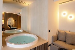 International Hotel & Suite