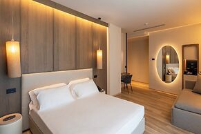 International Hotel & Suite