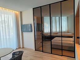 International Hotel & Suite