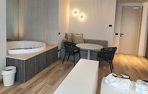 International Hotel & Suite