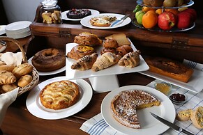 International Hotel & Suite