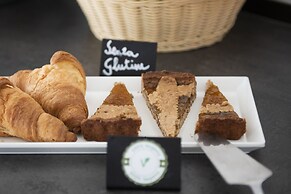 International Hotel & Suite