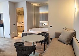 International Hotel & Suite