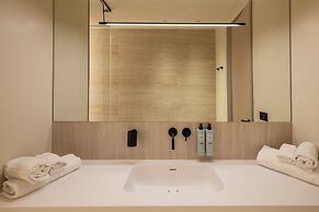 International Hotel & Suite