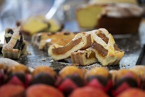 International Hotel & Suite