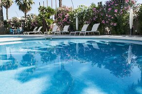 International Hotel & Suite