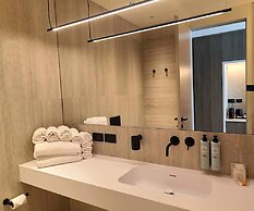 International Hotel & Suite