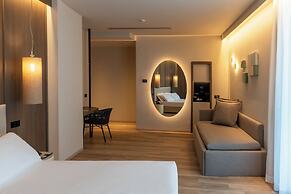 International Hotel & Suite