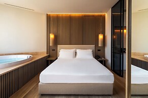 International Hotel & Suite