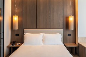 International Hotel & Suite
