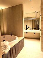 International Hotel & Suite