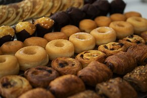 International Hotel & Suite