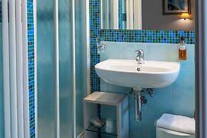 International Hotel & Suite