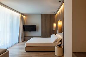 International Hotel & Suite