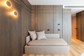 International Hotel & Suite