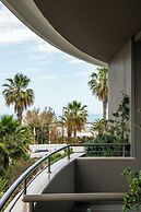 International Hotel & Suite