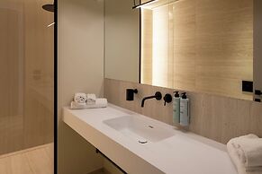 International Hotel & Suite