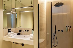 International Hotel & Suite