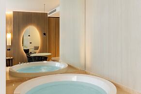 International Hotel & Suite