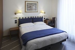 International Hotel & Suite