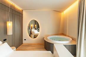 International Hotel & Suite