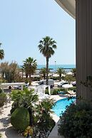 International Hotel & Suite