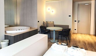 International Hotel & Suite