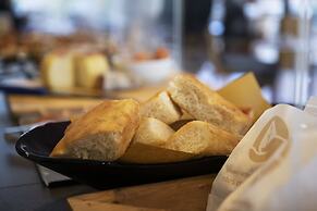 International Hotel & Suite