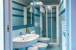 International Hotel & Suite