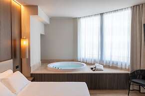 International Hotel & Suite