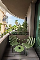 International Hotel & Suite