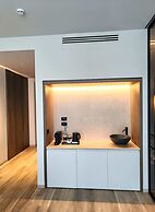 International Hotel & Suite