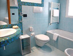 International Hotel & Suite