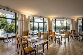 International Hotel & Suite