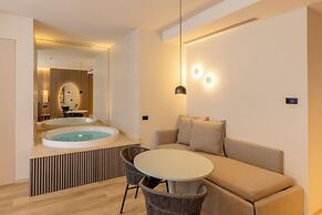 International Hotel & Suite