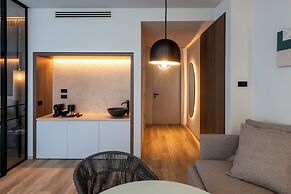 International Hotel & Suite