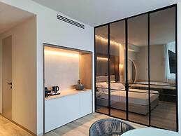 International Hotel & Suite