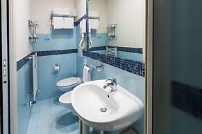 International Hotel & Suite