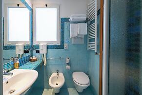 International Hotel & Suite