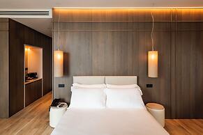 International Hotel & Suite