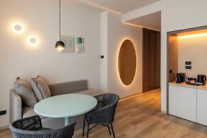 International Hotel & Suite