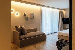 International Hotel & Suite