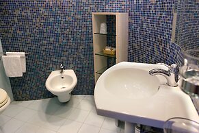 International Hotel & Suite