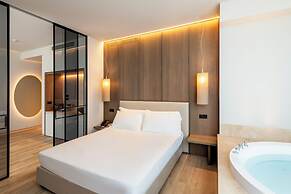 International Hotel & Suite