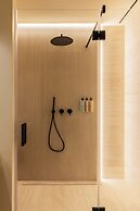 International Hotel & Suite