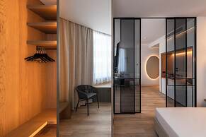 International Hotel & Suite