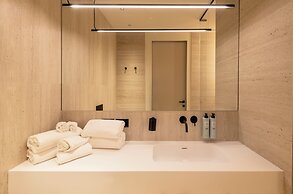 International Hotel & Suite