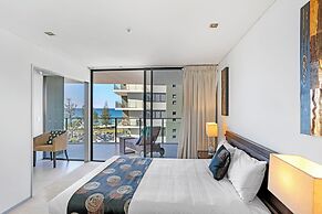 Ambience on Burleigh Beach