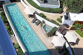 Ambience on Burleigh Beach